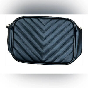 Black crossbody with gold chain